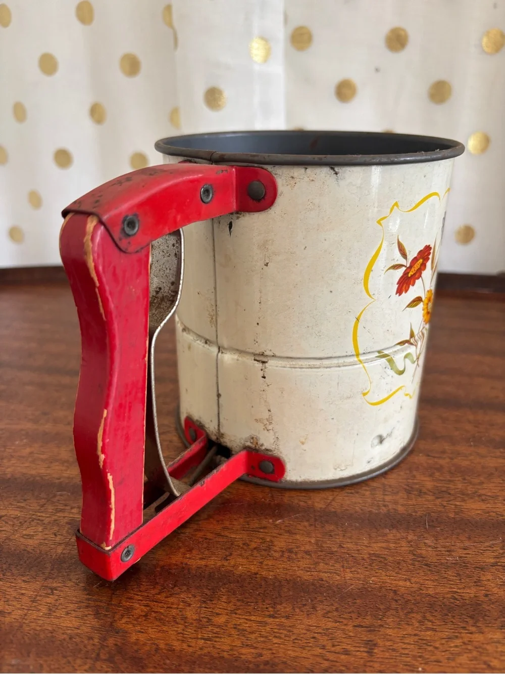 Cream Vintage Androck Hand-i-Sift Floral Sifter with Red Handle 1940s